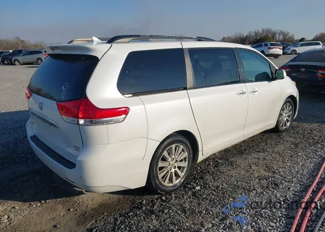 2011 Toyota Sienna Limited z USA, uszkodzony, nr VIN 5TDDK3DCXBS004039